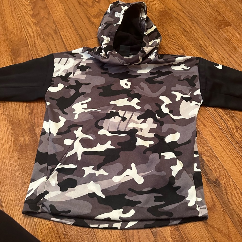Nike camo hoodie